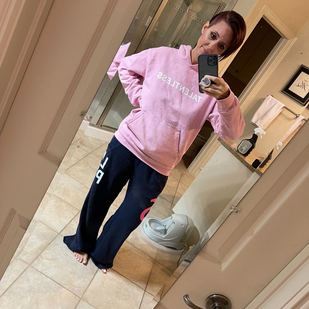 ๐ Talentless x Kylie Jenner collab hoodie - Picture 6 of 6